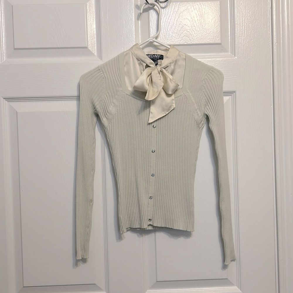 cute vintage cream/off white classy shirt. very stretchy!